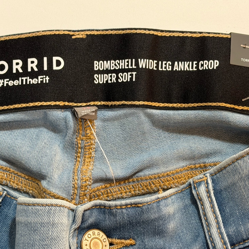 torrid Medium Blue Denim Bombshell Wide Leg Ankle Crop Jeans sz 14 - Picture 6 of 12